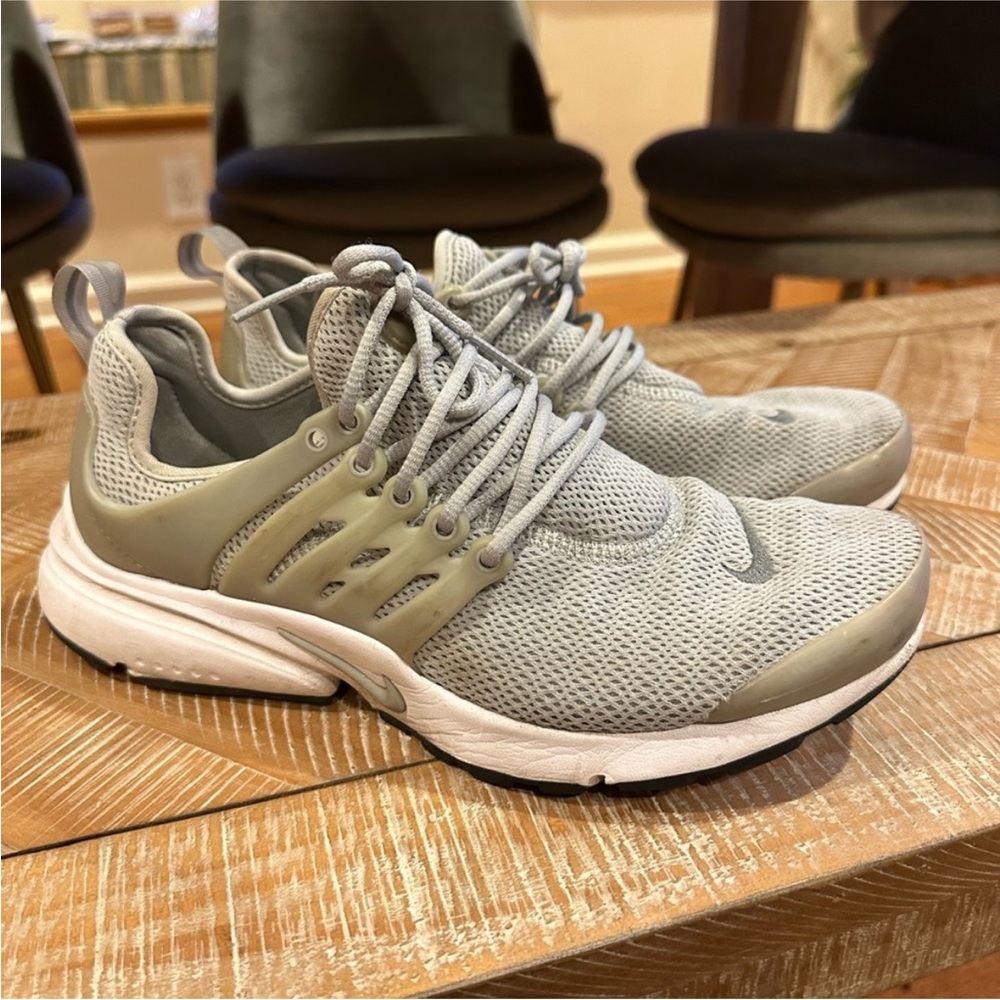 Nike Light Gray Athletic Shoes